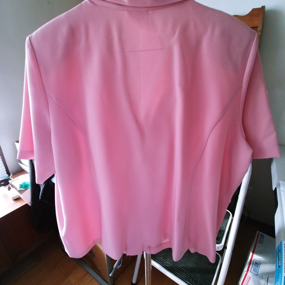 Women's pastel pink jacket & matching skirt - Picture 2 of 12